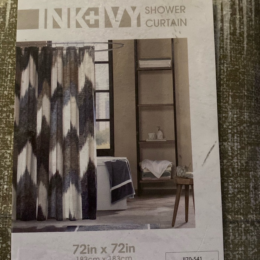 Alpine Cotton Printed Shower Curtain
Geometric Navy, 200TC Cotton 72x72
Navy NWT